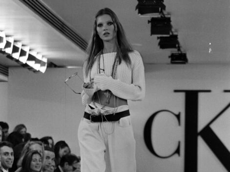 Kate Moss : en photos, ses 25 looks iconiques de défilés