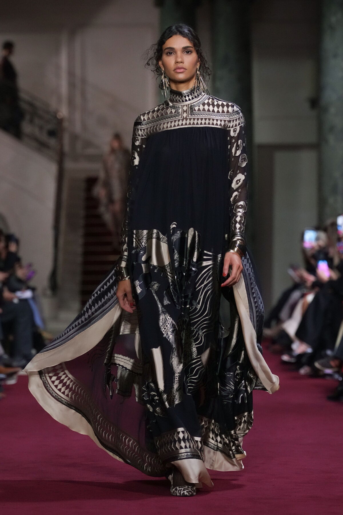 PARIS - ZIMMERMANN : défilé automne-hiver 24-25 - Harper's Bazaar