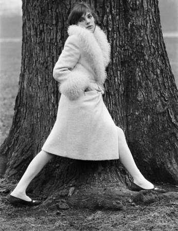 Jane Birkin en manteau à fourrure