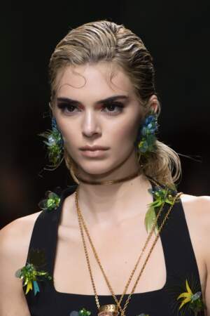 Les yeux pop au défilé Versace printemps-été 2020 