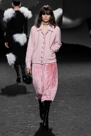 Tendance rose : la veste en maille chez Chanel