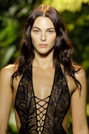 Le wavy hair de Vittoria Ceretti vu sur le défilé Roberto Cavalli