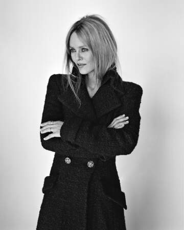 Vanessa Paradis en manteau en tweed Chanel Haute Couture et bijoux Chanel Joaillerie