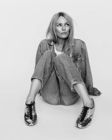 Vanessa Paradis en tenue Levi’s archive et souliers Chanel