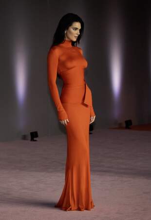 La robe longue rouge Fendi Couture de Kendall Jenner