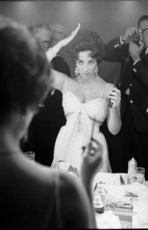 Elizabeth Taylor et son brushing glamour