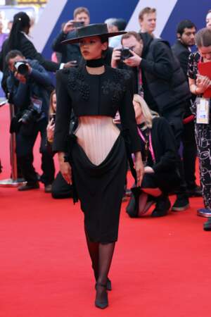 Taylor Russell en tenue Schiaparelli 