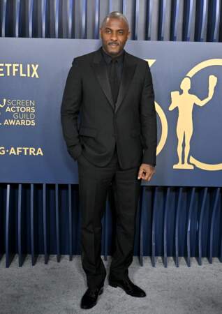 Idris Elba en costume noir Gucci 