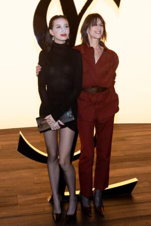 Alice Attal et Charlotte Gainsbourg au défilé Saint Laurent automne-hiver 2024-2025