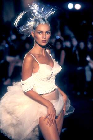La jupe tutu de Kate Moss pour le défilé John Galliano prêt-à-porter printemps-été 1996