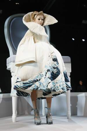 La robe “La Vague” d'Hokusai, sur le défilé Christian Dior Haute Couture printemps-été 2007
