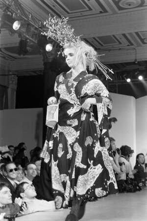 La robe kimono du défilé John Galliano prêt-à-porter automne-hiver 1985