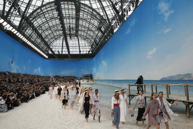 La plage du défilé Chanel prêt-à-porter printemps-été 2019