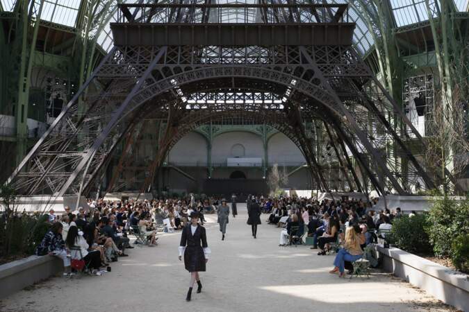La Tour Eiffel du défilé Chanel haute couture automne-hiver 2017-2018