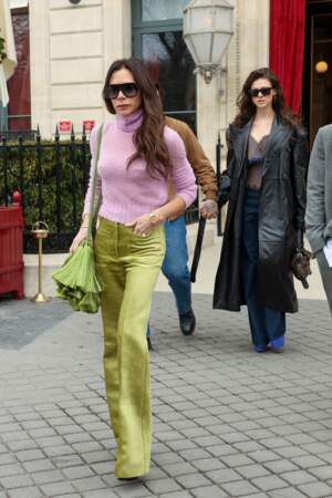 Victoria Beckham en rose et vert tendre