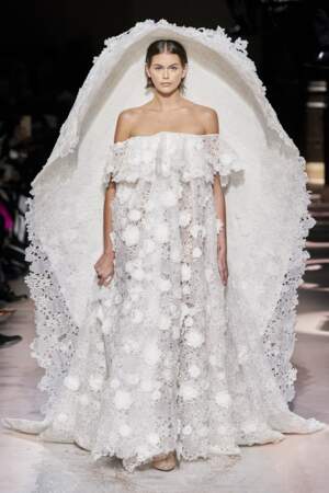 Kaia Gerber en robe de mariée Givenchy