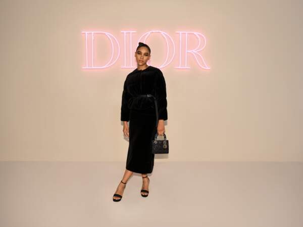 Alexandra Shipp en laine noire au défilé Dior Fall 2024