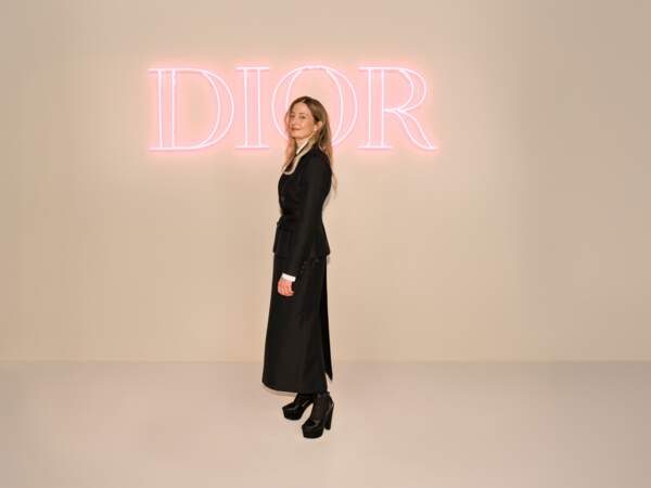 Alba Rohrwacher en veste en laine et soie noire au défilé Dior Fall 2024