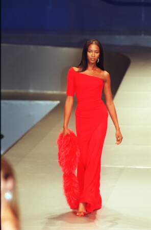 Naomi Campbell pour Valentino en 1998