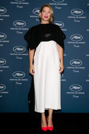 Léa Seydoux en robe bicolore 