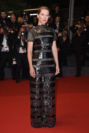Léa Seydoux en robe transparente et métallique Louis Vuitton