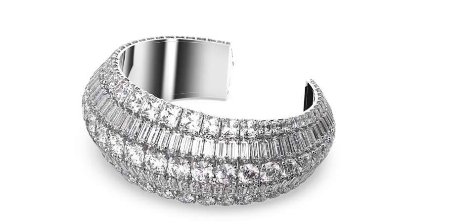 Tendance Manchette : Bracelet en métal rhodié et cristaux, Swarovski, 700€ 